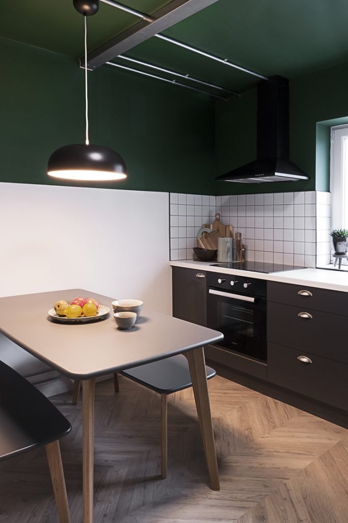 LR Kitchen 40x26 Table