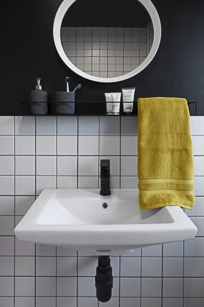 LR Main Bathroom 40x26 Sink